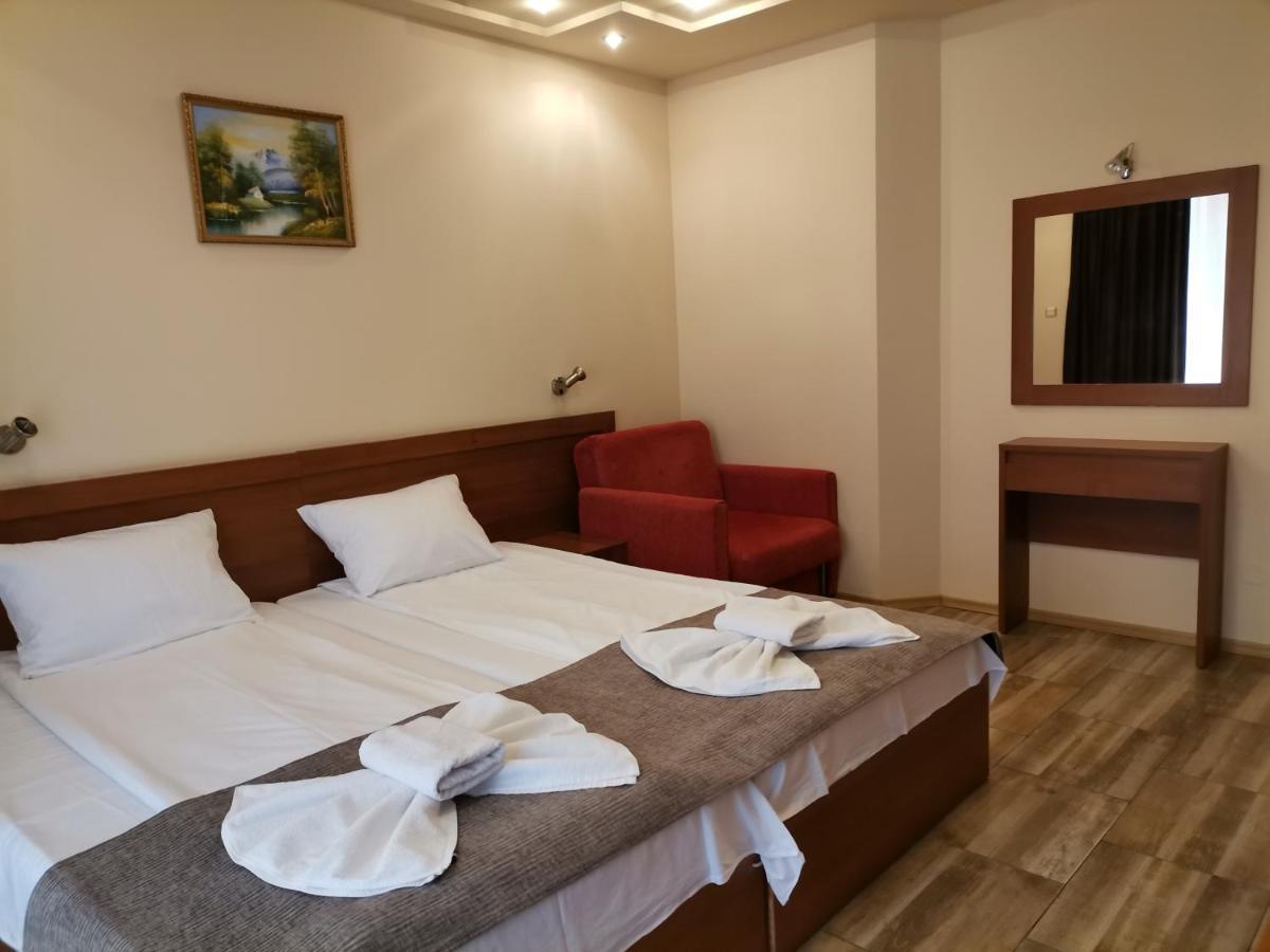 Hotel Paris Relax Zone Balchik Exterior photo