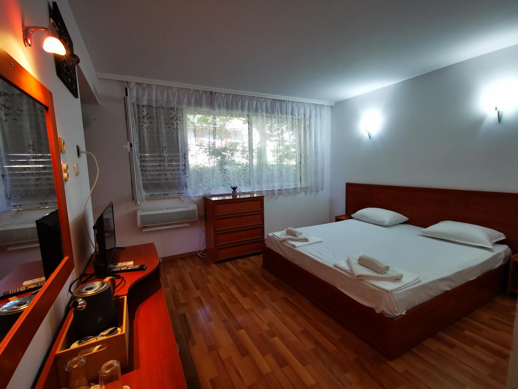 Hotel Paris Relax Zone Balchik Exterior photo